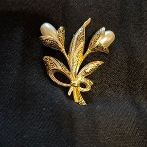 Vintage Gold and Pearl Brooch